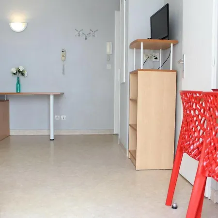 아파트 2 Pieces Avec Balcon, Parking Et Piscine, La Rochelle - Fr-1-246-11 *