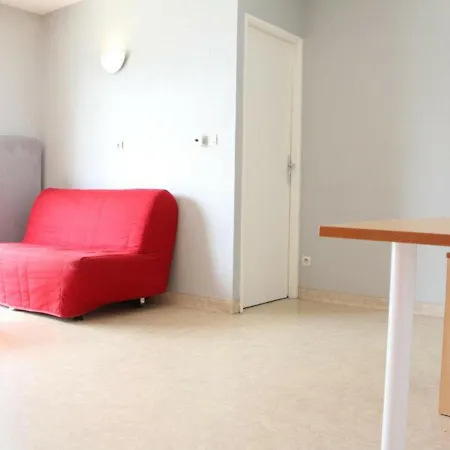 2 Pieces Avec Balcon, Parking Et Piscine, - Fr-1-246-11 דירה *
