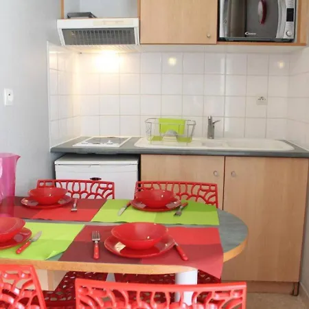 דירה 2 Pieces Avec Balcon, Parking Et Piscine, - Fr-1-246-11