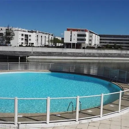 2 Pieces Avec Balcon, Parking Et Piscine, - Fr-1-246-11 *